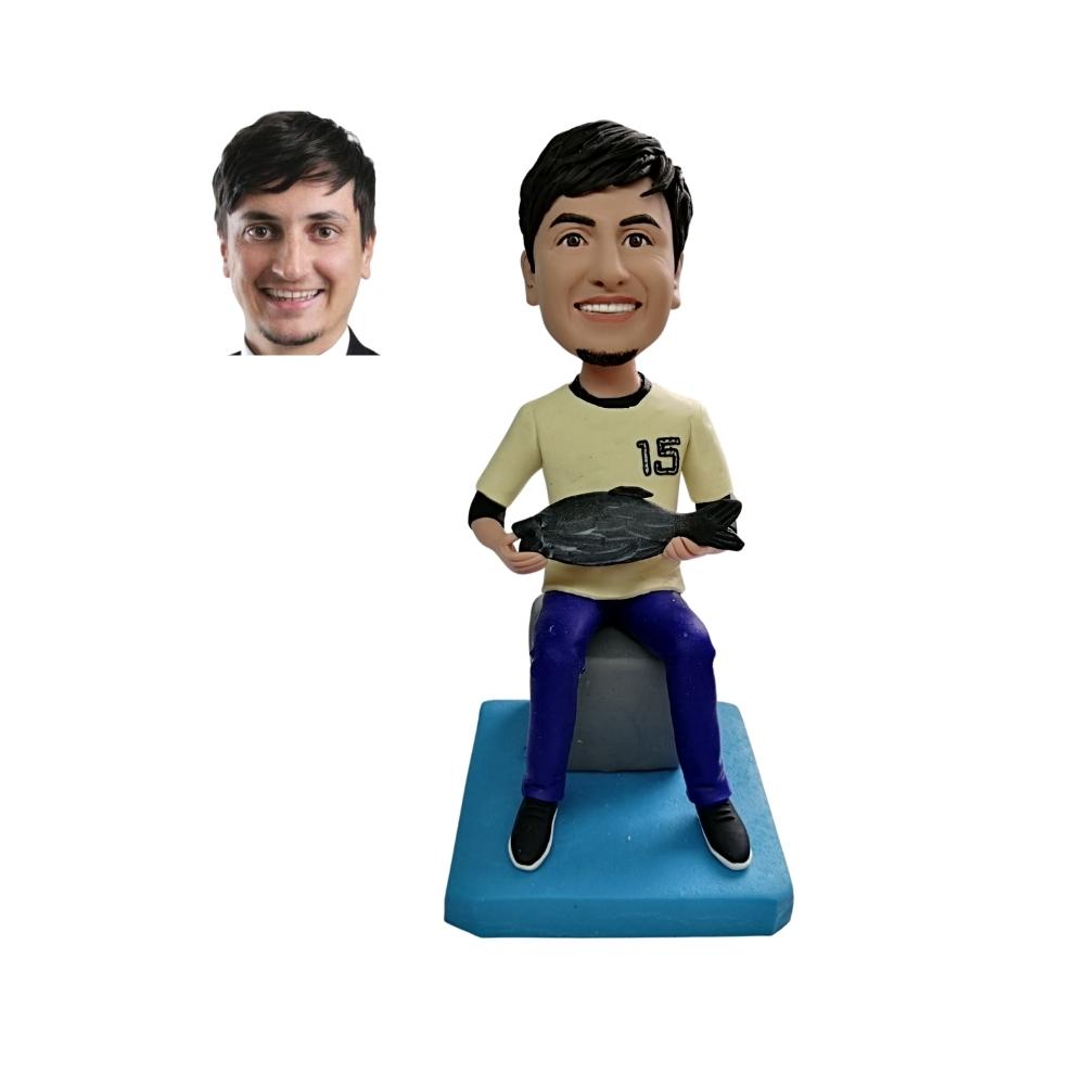 Customized bobbleheads for pouncing fish